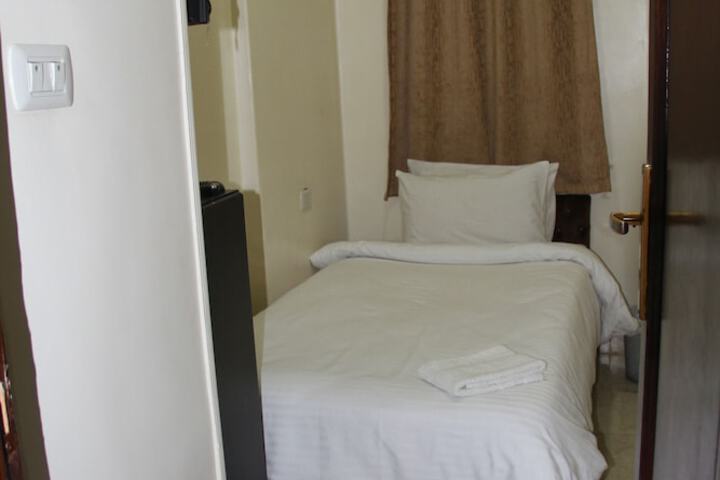 Room 42 of 80