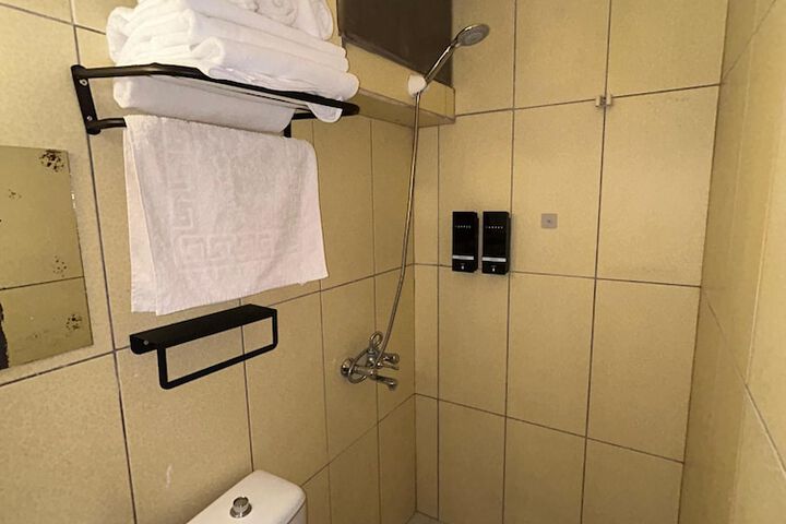 Room 68 of 103