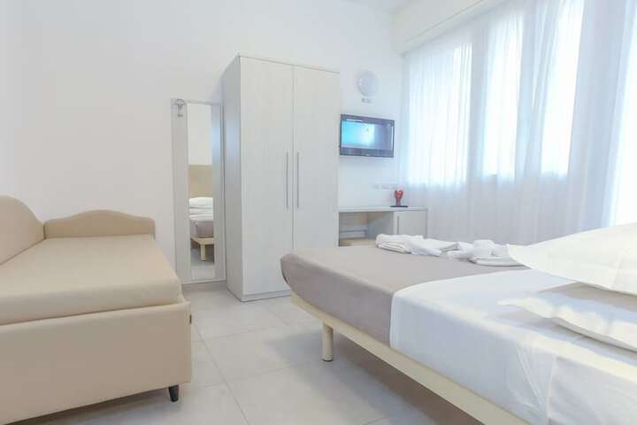 Room 6 of 38