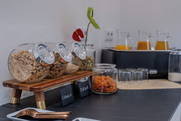 Breakfast/Coffee Service 85 of 101