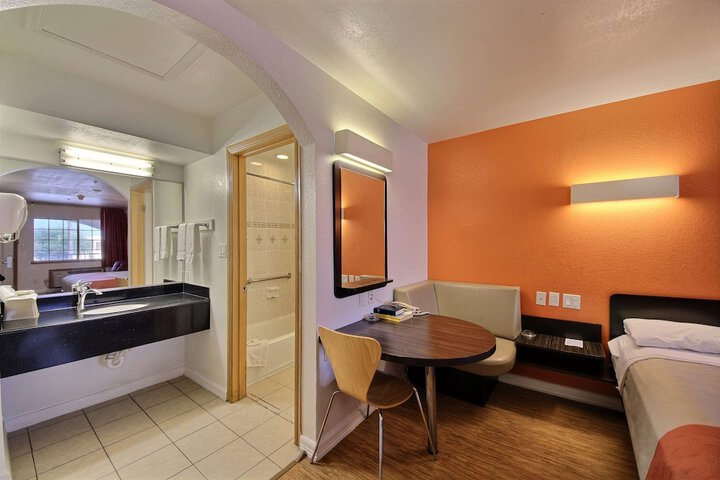 Room 11 of 34