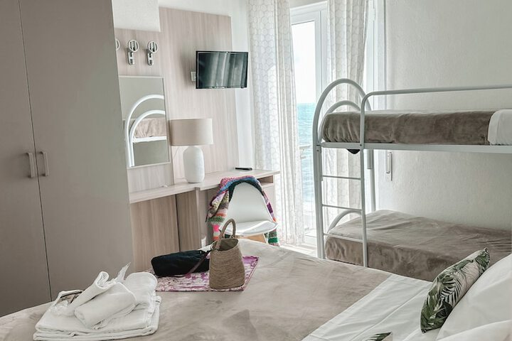 Room 7 of 60
