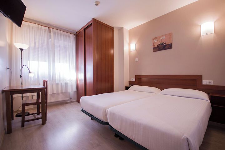 Room 12 of 38