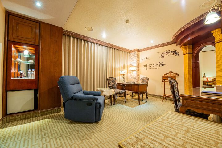 Room 18 of 68