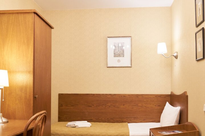 Room 7 of 38