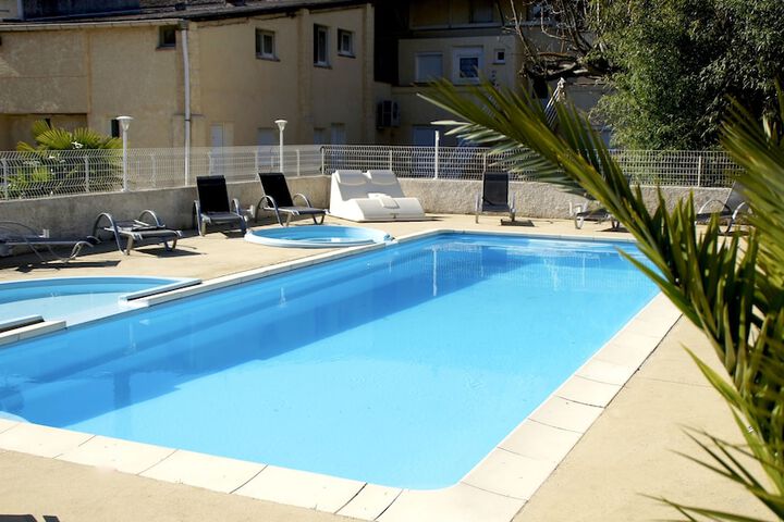 Pool 10 of 14