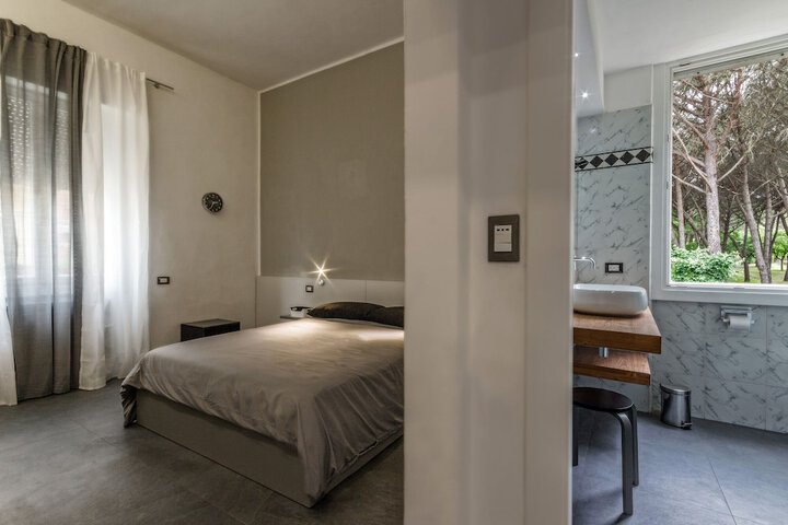Room 11 of 36