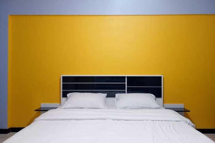 Room 9 of 30