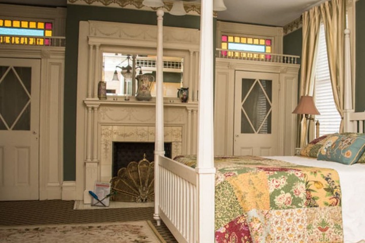Room 24 of 117
