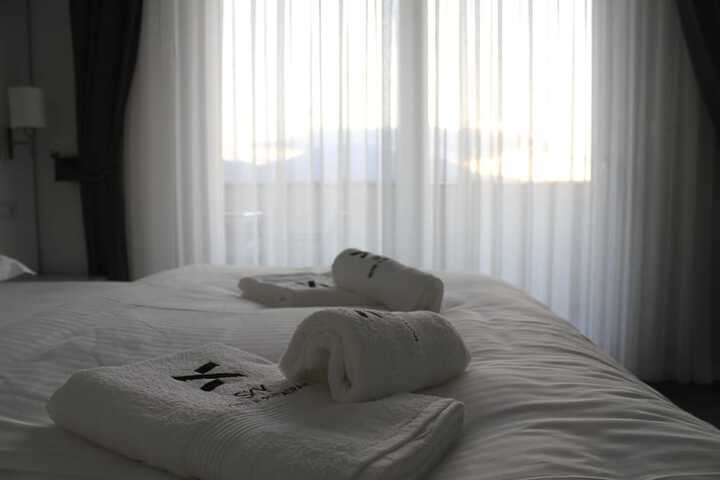 Room 28 of 65