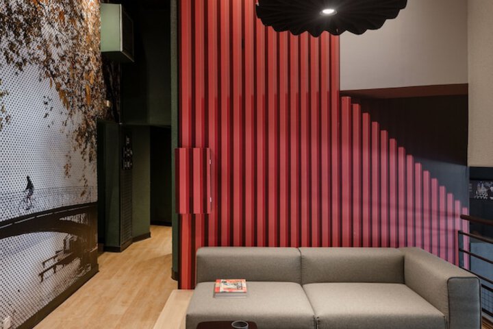 Guest Lobby