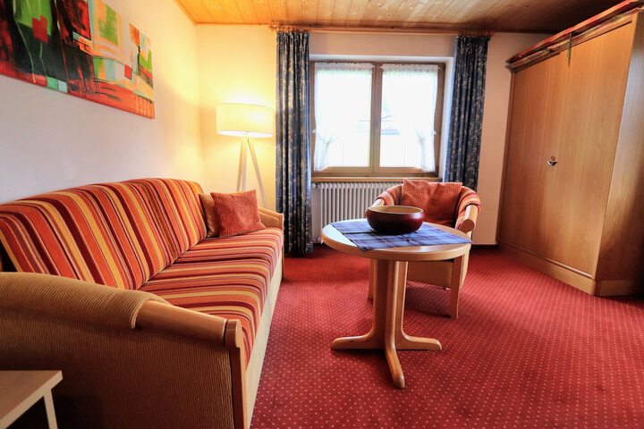 Room 10 of 102