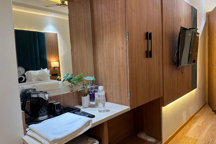 Room 8 of 20