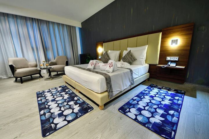 Room 11 of 28