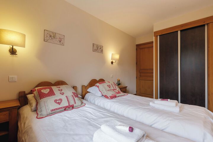 Room 3 of 345