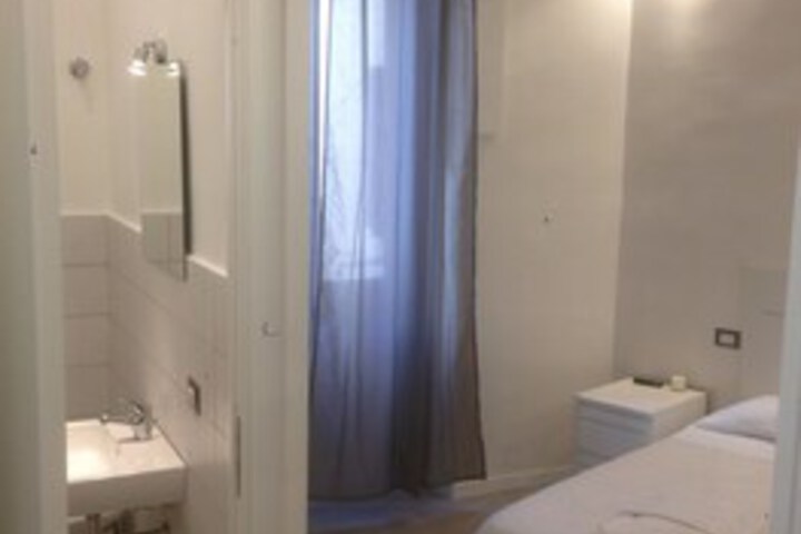 Room 4 of 15