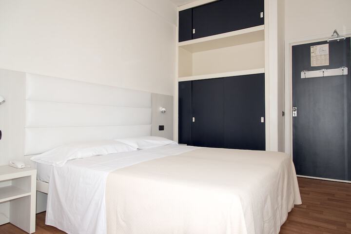 Room 6 of 63