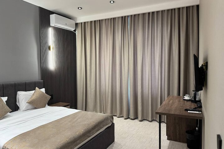 Room 13 of 31
