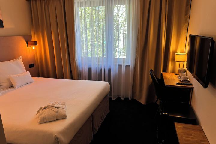 Room 7 of 37