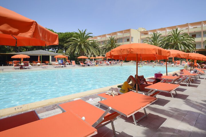 Hotel with Pool