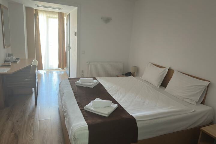Room 52 of 83
