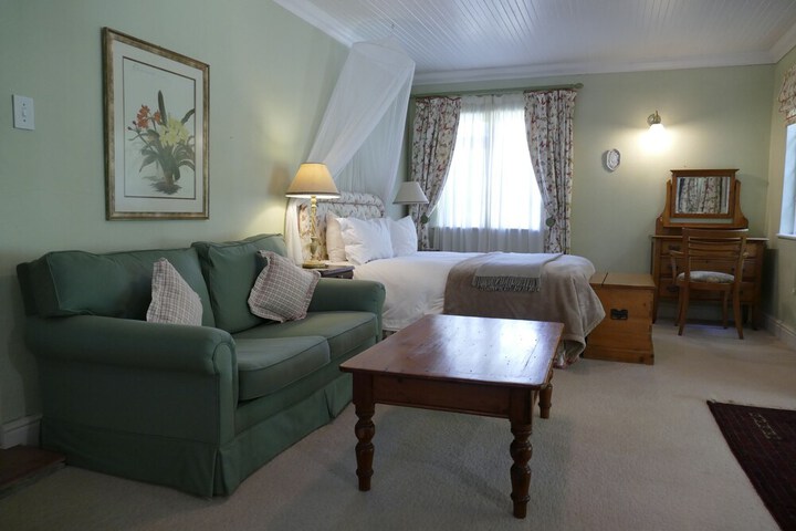 Room 5 of 28
