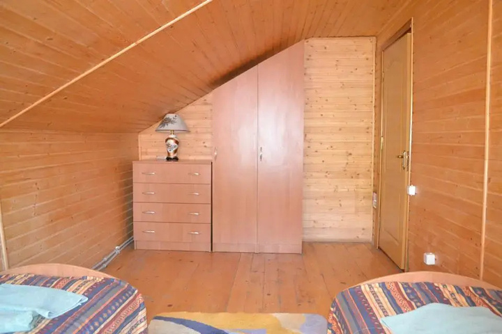 Room 5 of 11