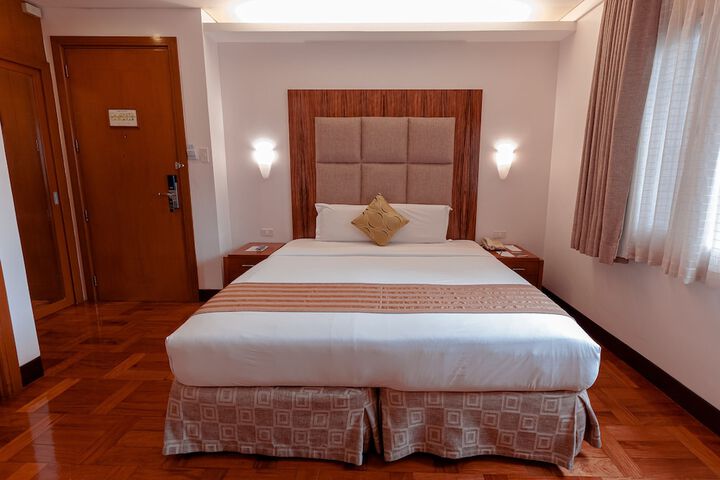 Room 25 of 117