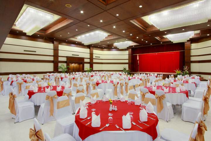 Ballroom/Hall 124 of 143