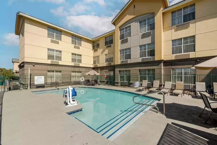 Pool 19 of 26