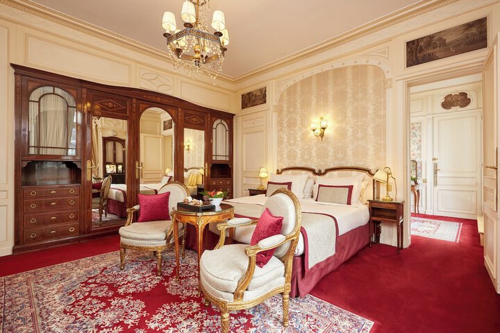 Room 18 of 174