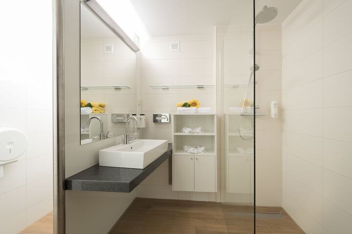 Room 15 of 40