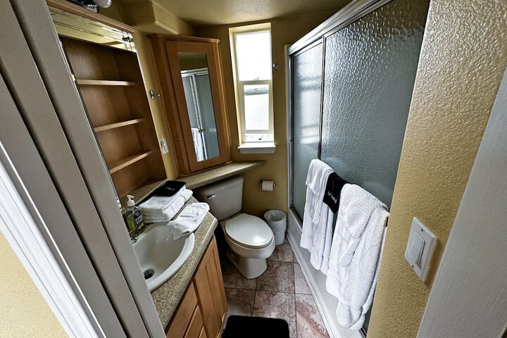 Room 11 of 25