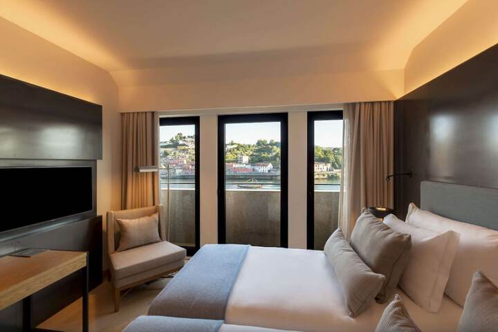 Room 28 of 61