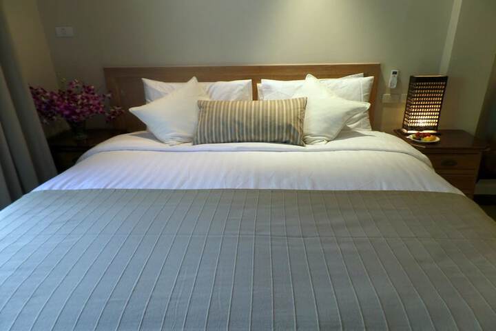 Room 9 of 47