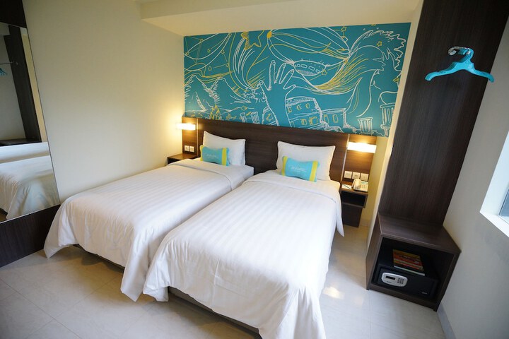Room 10 of 33