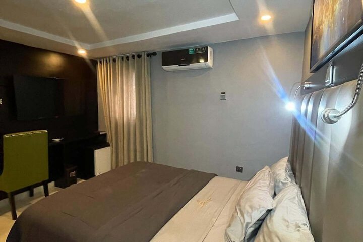 Room 26 of 63