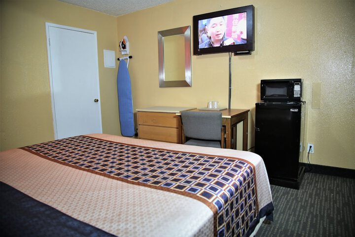 Room 6 of 32
