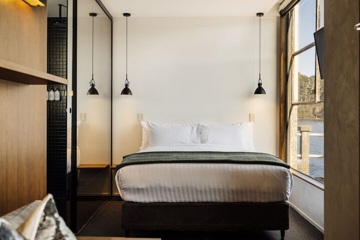 Room 7 of 32