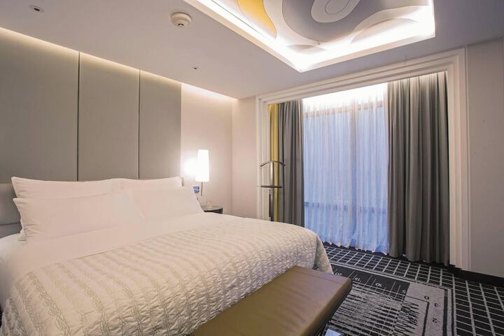 Room 18 of 107