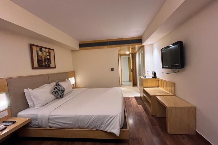 Room 6 of 32