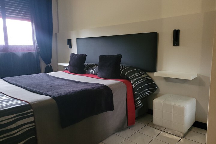 Room 44 of 143