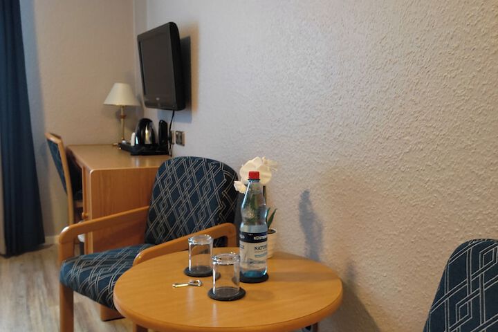Room 27 of 67