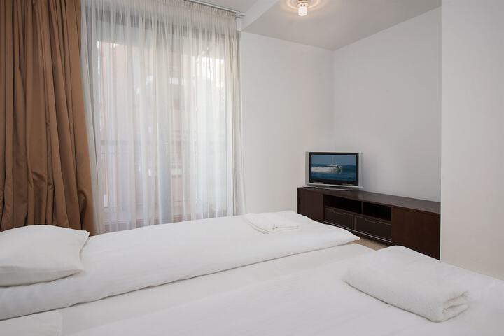 Room 4 of 117