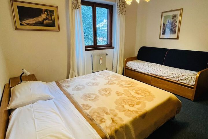 Room 9 of 35