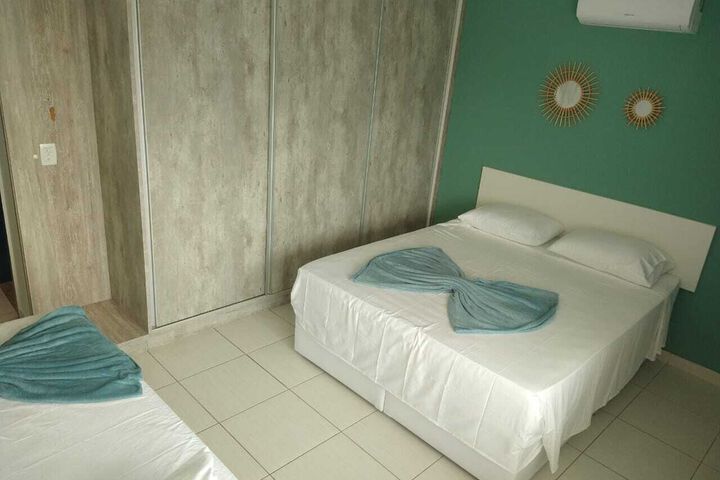 Room 6 of 8