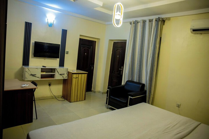 Room 11 of 21