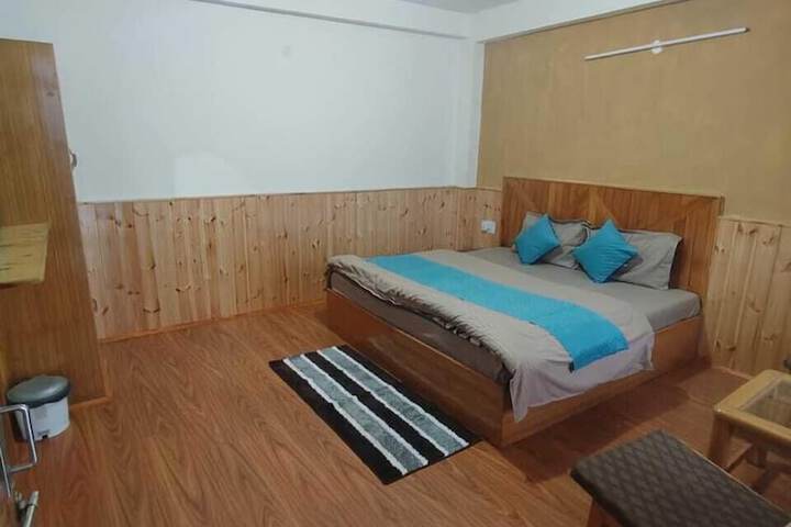 Room 13 of 36