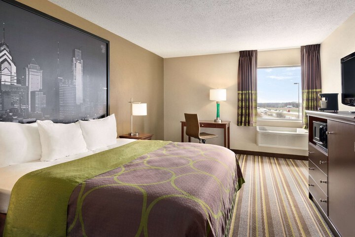 1 Queen Bed Mobility Accessible (4 of 4)
