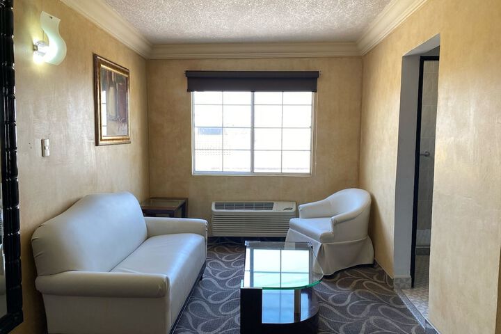 Room 12 of 27